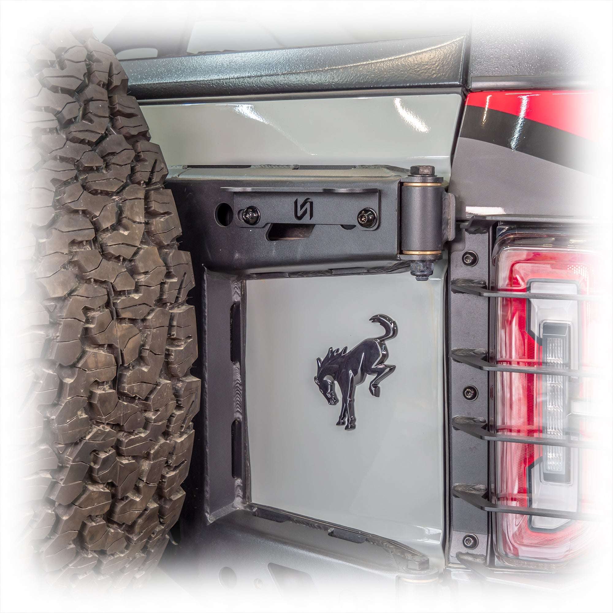 Turn Offroad Tailgate Hinge Antenna and Whip Mount for Ford Bronco