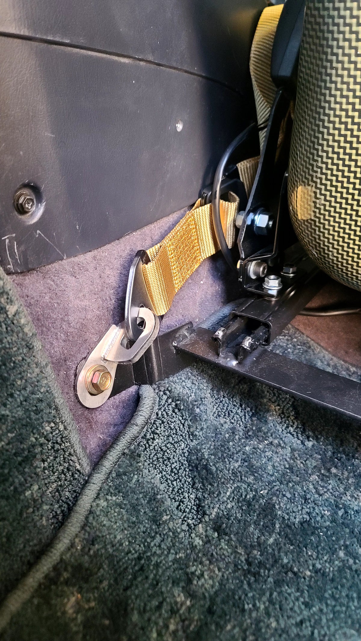 Universal Mounting Harness Bracket - B Pillar