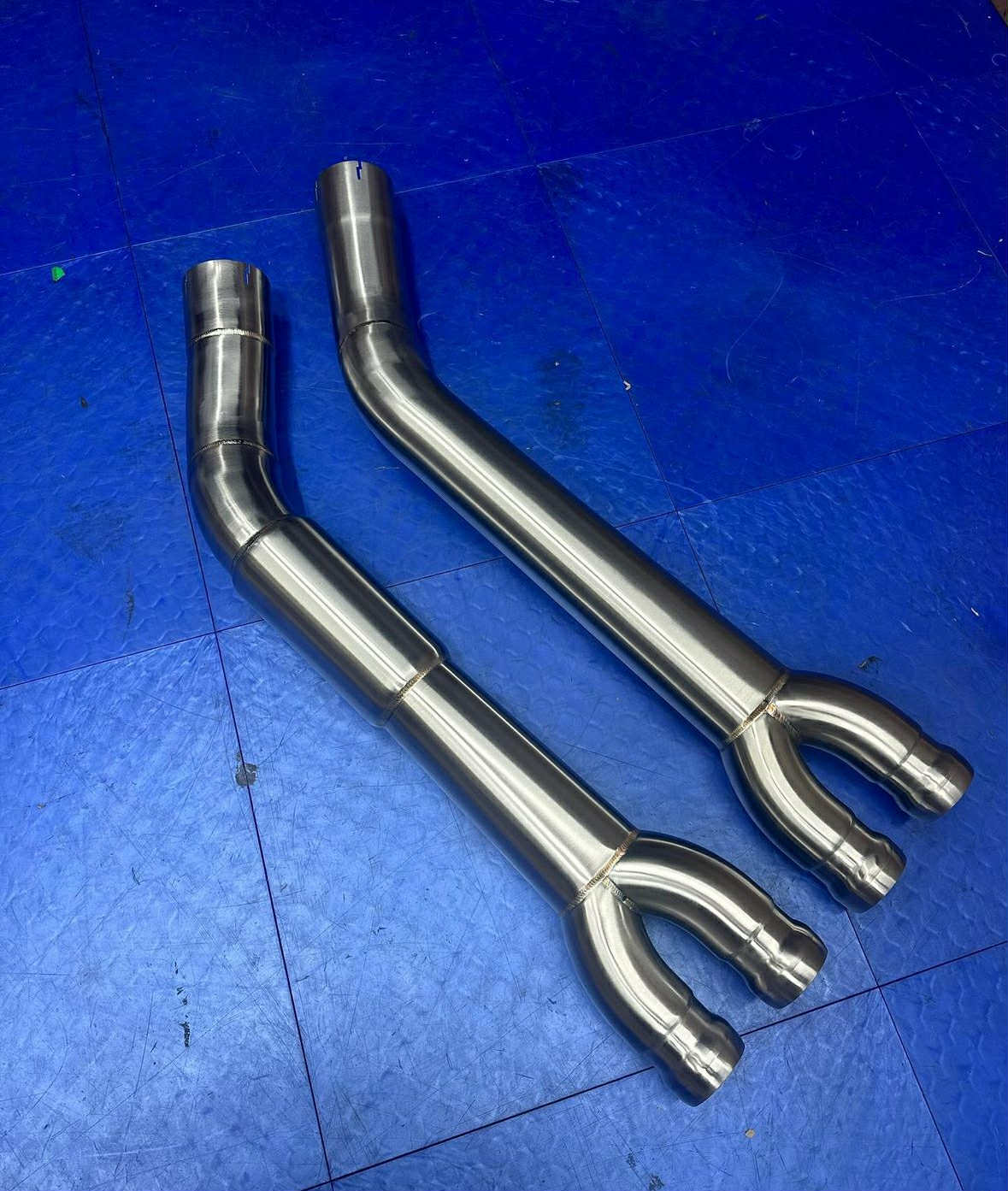 IRL BMW G8X Res Mid / Resonated / Non Resonated