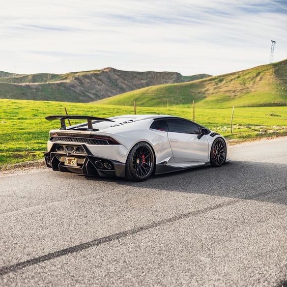 V-Style Dry Carbon Fiber Rear Diffuser - Lamborghini Huracan
