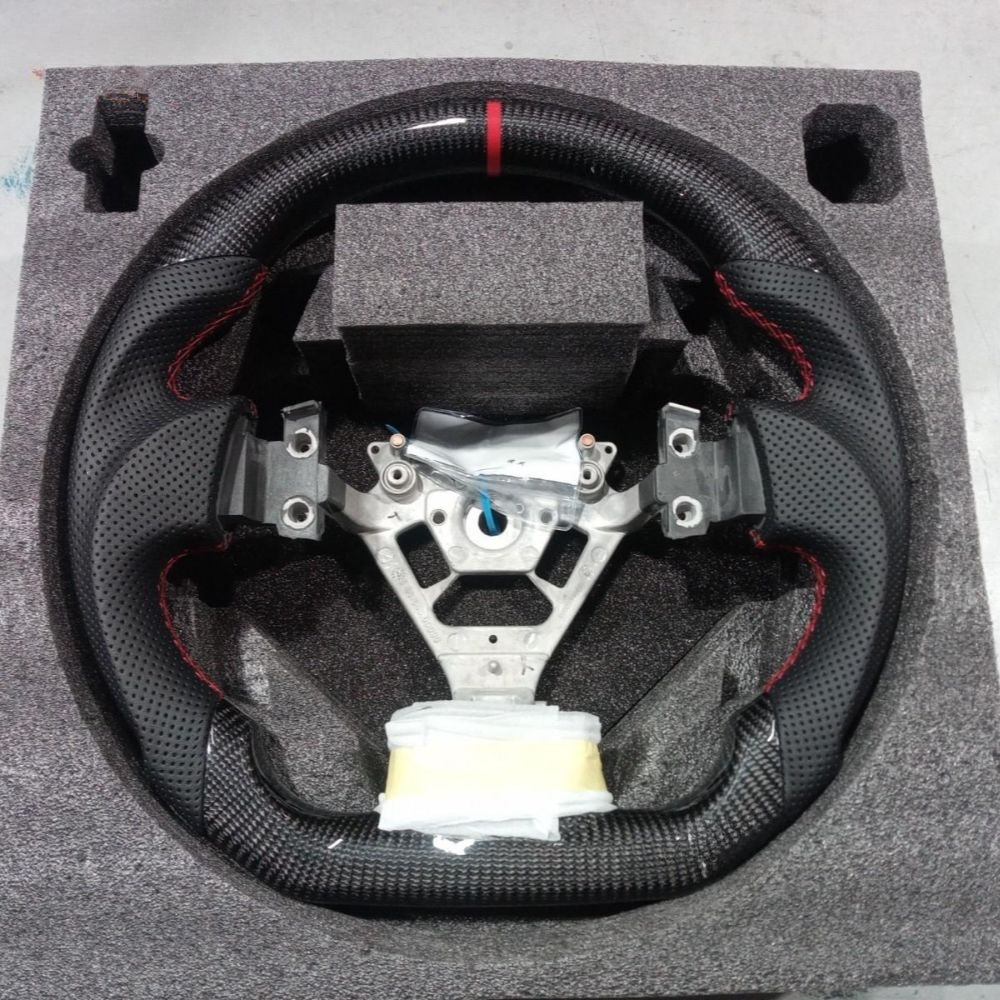 Carbon Fiber Steering Wheel for Nissan 350Z & Infiniti FX35 FX45