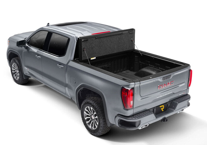 UnderCover 14-18 Chevy/GMC Silverado/Sierra 68.4in Fusion Bed Cover - Silver Ice