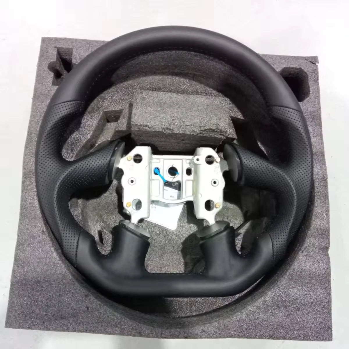 Full Leather Steering Wheel for Chevrolet Corvette C6 2005 4-Spoke with Red/Black Center Line (Non-Heated)