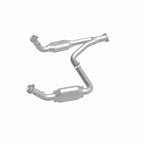MagnaFlow Direct Fit Catalytic Converter 00-01Tahoe/Yukon V8 5.7L