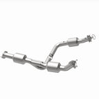 MagnaFlow 18-20 Chevrolet Express 2500 Single Underbody 4.3L Direct Fit Catalytic Converter