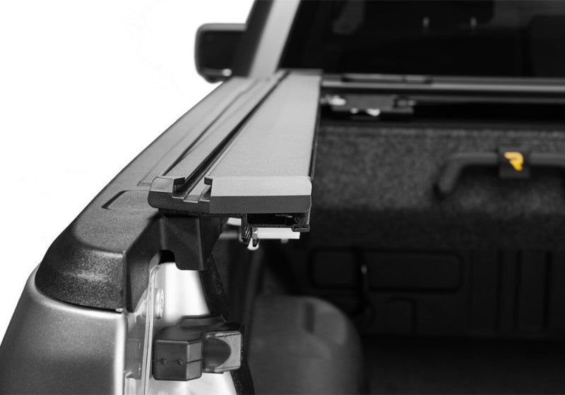 RealTruck 04-24 Nissan Titan CC 5.5ft Bed (w or w/o Utilitrack) RetraxPRO EZ-Off FRC-4000