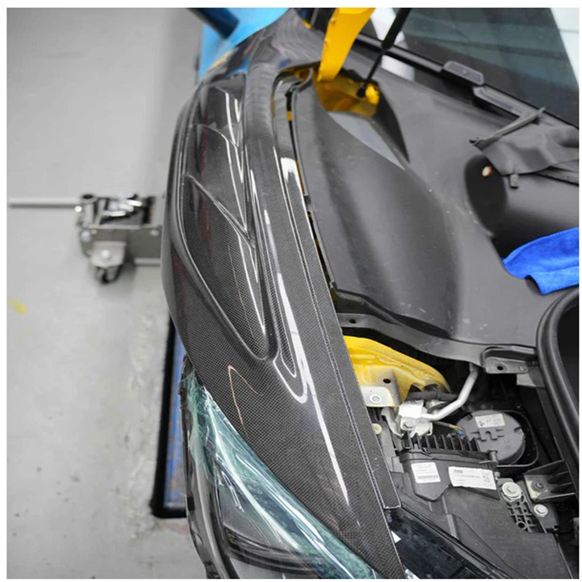 Dry Carbon Fiber Front Fender for Ferrari 296 GTB by Stratec Systems