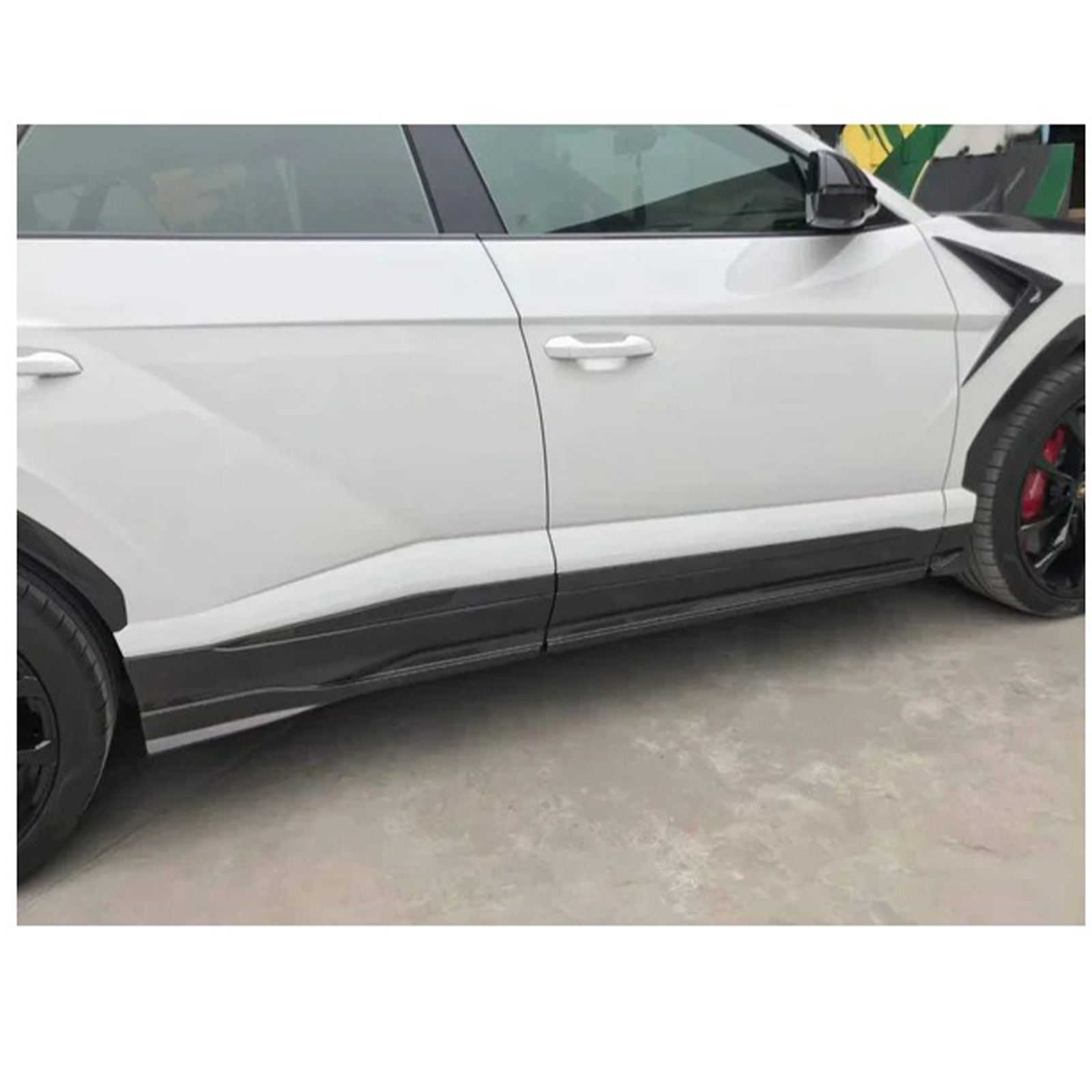 Dry Carbon Fiber Rocker Panel Side Skirts for Lamborghini Urus - Bull Boost Performance