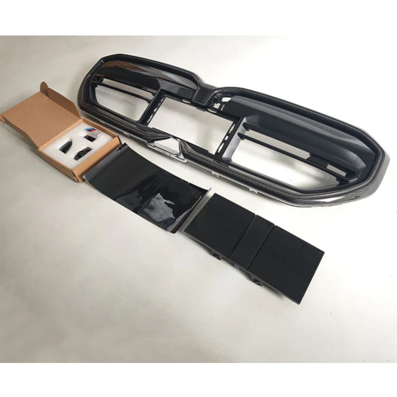 Dry Carbon Fiber Front Grille for BMW G90 M5 G60 G61 M60 - Bull Boost Performance
