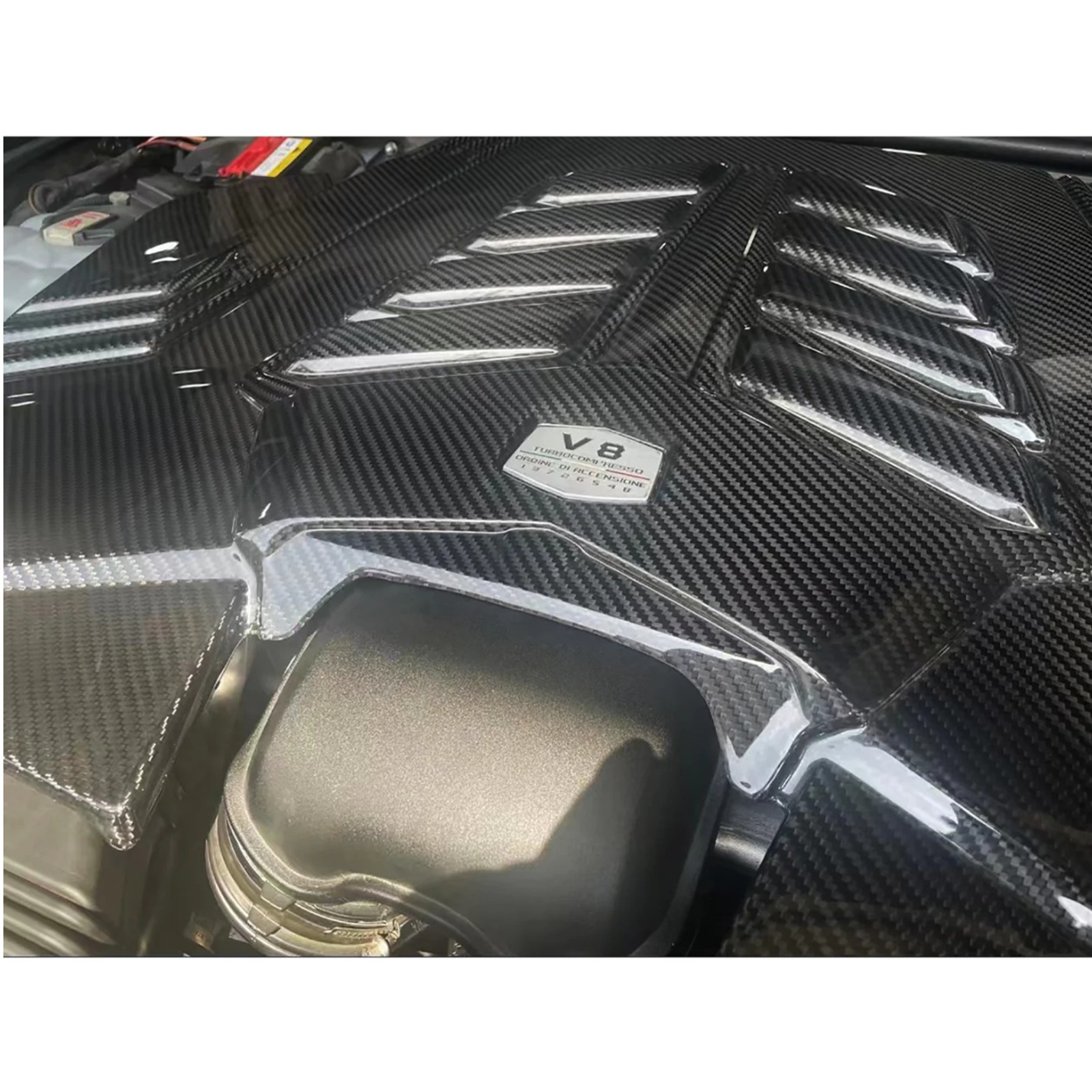 Dry Carbon Fiber Engine Bay Cover for Lamborghini Urus - Bull Boost Performance
