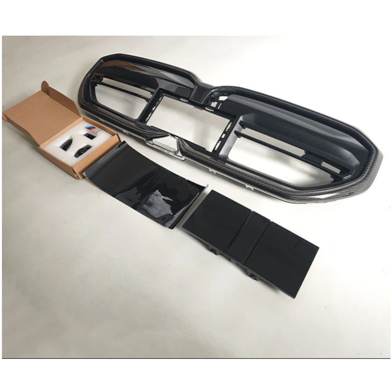 Dry Carbon Fiber Front Grille for BMW G90 M5 G60 G61 5 Series - Bull Boost Performance