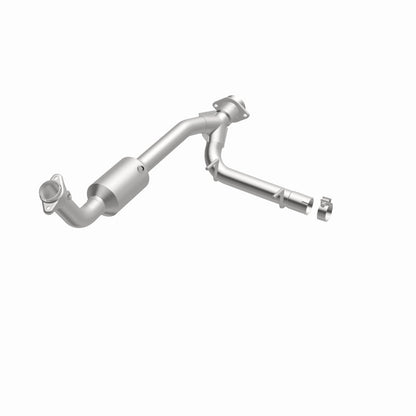 MagnaFlow Conv Direct Fit 05-06 Lincoln Navigator 5.4L w/ 3in Main Piping