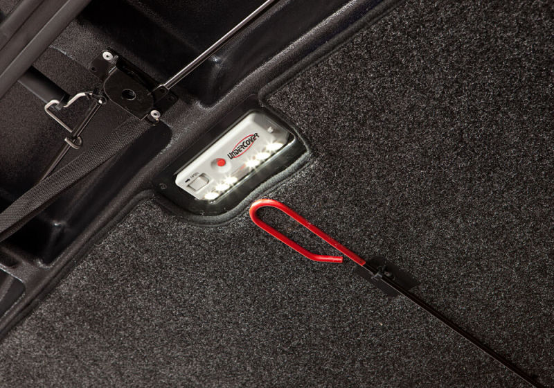 UnderCover 14-17 Chevy Silverado 1500 6.5ft Elite LX Bed Cover - Iridium Effect