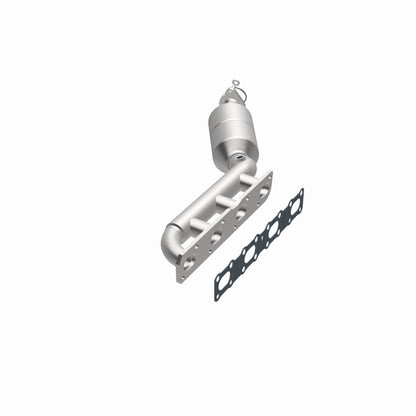 MagnaFlow Direct-Fit SS Catalytic Converter 04-06 Nissan Titan 5.6L V8 (California)