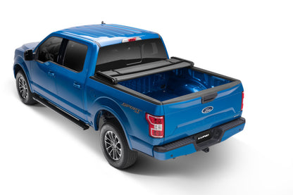 Lund 15-18 Ford F-150 (5.5ft. Bed) Genesis Elite Tri-Fold Tonneau Cover - Black