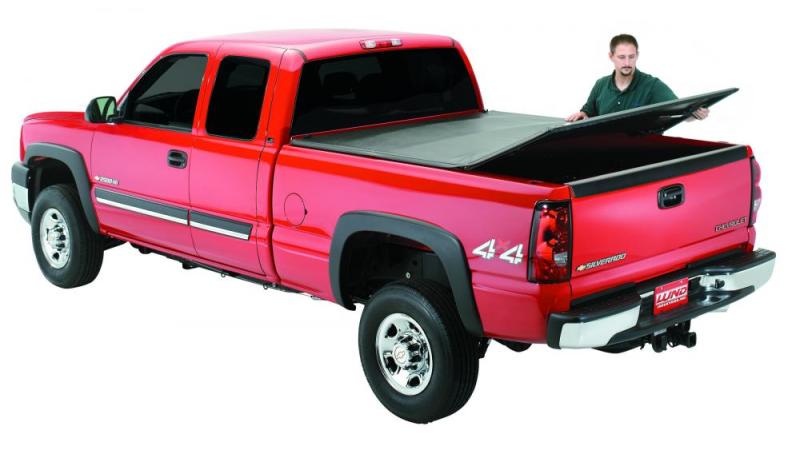 Lund 07-13 Chevy Silverado 1500 (5.5ft. Bed) Genesis Tri-Fold Tonneau Cover - Black