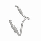 MagnaFlow Direct Fit Catalytic Converter 2006 Dodge RAM 1500 Pickup 5.7L Solid Front Axle