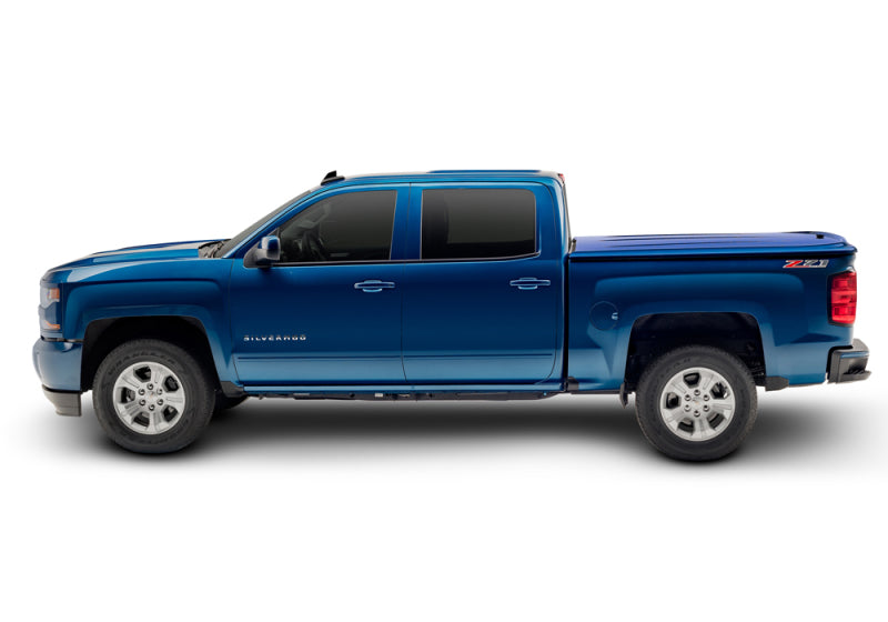UnderCover 14-18 Chevy Silverado 1500 (19 Legacy) / 15-19 25/3500 HD 5.8ft Lux Bed Cover - Gasoline