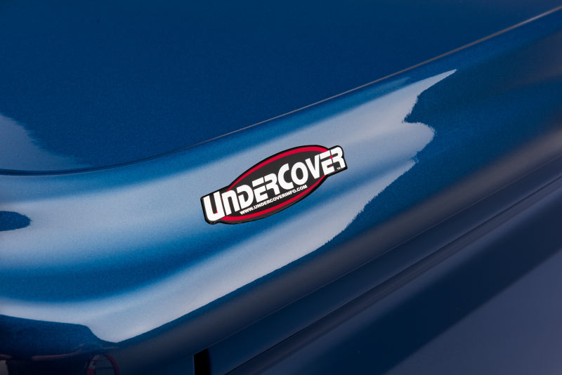 UnderCover 18-19 Toyota Tacoma 5ft Lux Bed Cover - Calvary Blue (Req Factory Deck Rails)