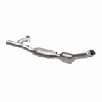 MagnaFlow Direct Fit Catalytic Converter 99-00 Ford Trucks 5.4L