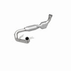 MagnaFlow Direct Fit Catalytic Converter 98 Ford Expedition 5.4L