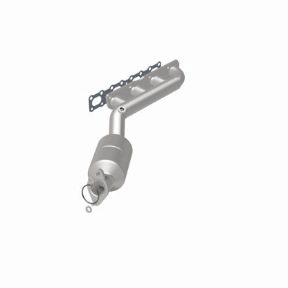 MagnaFlow Direct-Fit SS Catalytic Converter 04-06 Nissan Titan 5.6L V8 (California)