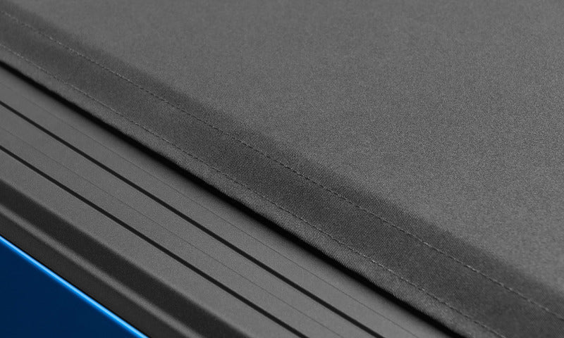 Lund 99-07 Chevy Silverado 1500 (8ft. Bed) Genesis Elite Roll Up Tonneau Cover - Black