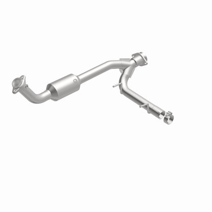 MagnaFlow Conv Direct Fit 05-06 Lincoln Navigator 5.4L w/ 3in Main Piping